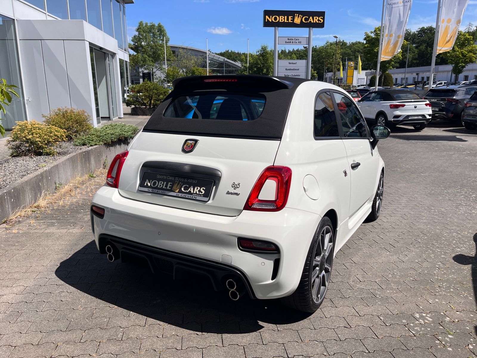 Fahrzeugabbildung Abarth 695C Turismo  LEDER NAV DAB PDC