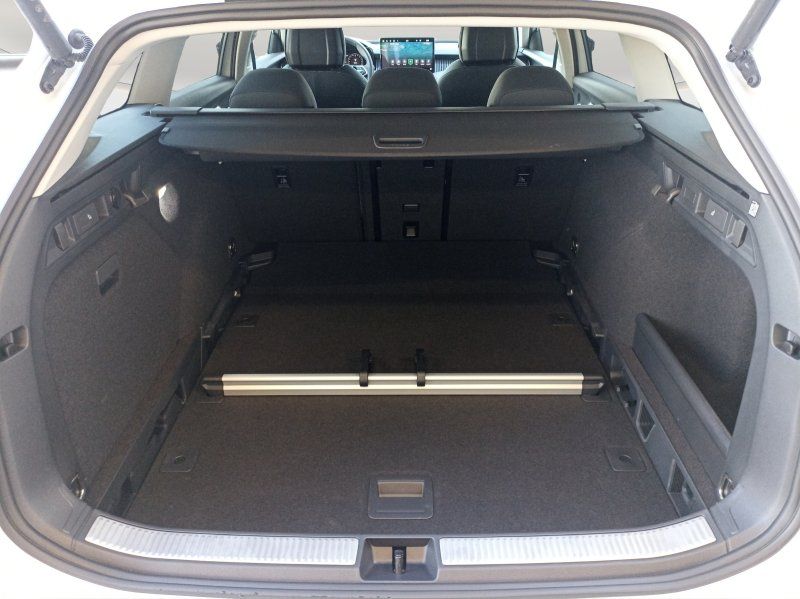 Fahrzeugabbildung SKODA Superb Combi 1.5 TSI mHEV Selection DSG  ASSISTE