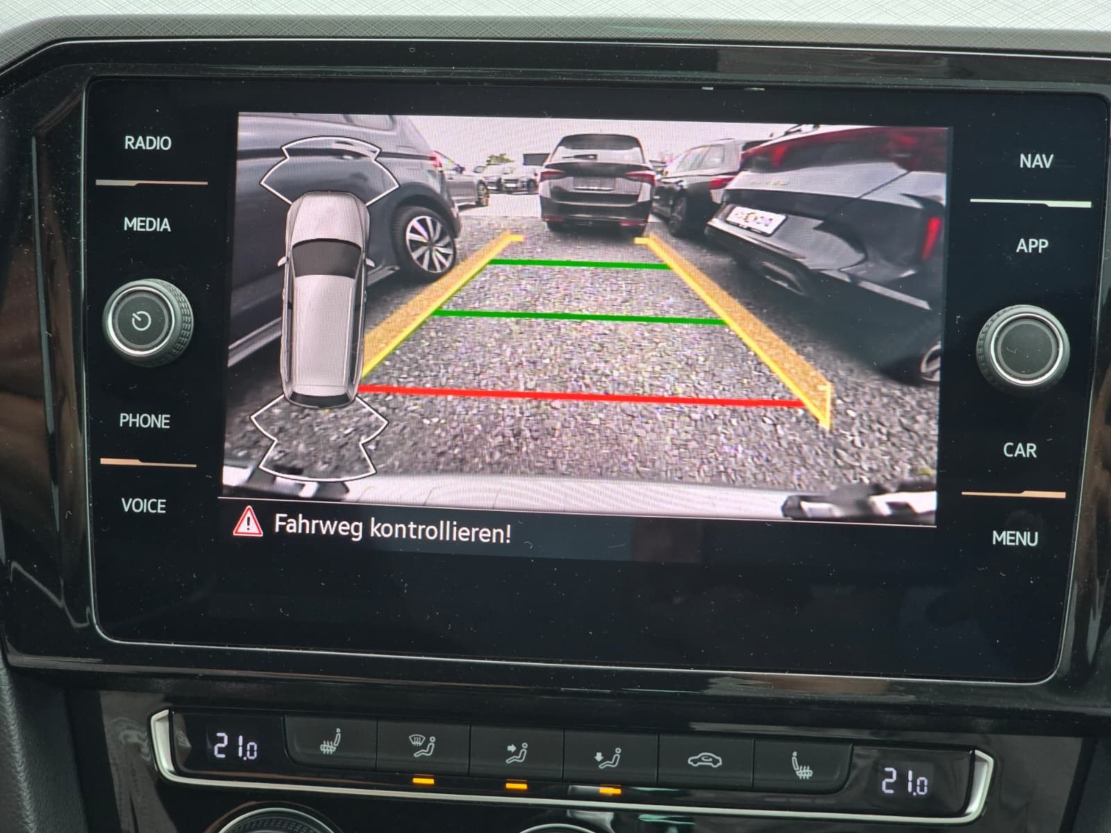 Fahrzeugabbildung Volkswagen Passat 2.0 TDI Business DSG PANO*AHK*ACC*KAMERA