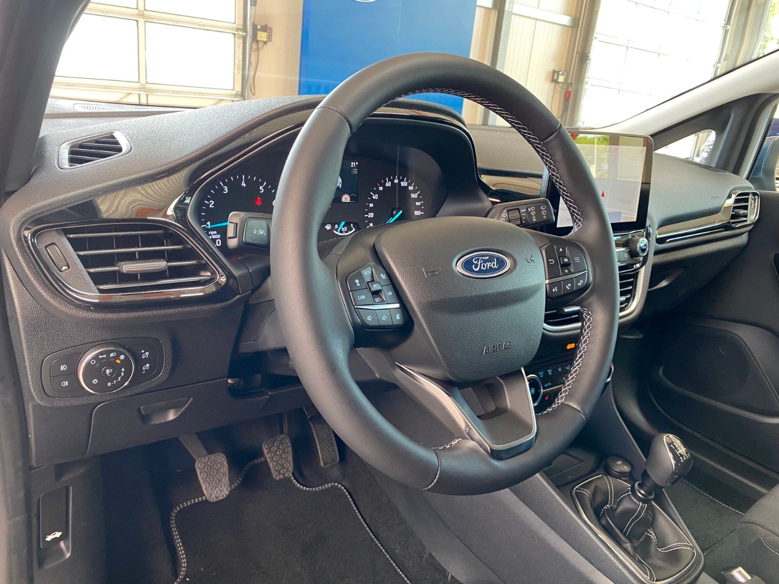 Fahrzeugabbildung Ford Fiesta Titanium LED Navi ACC Kamera Winterpaket