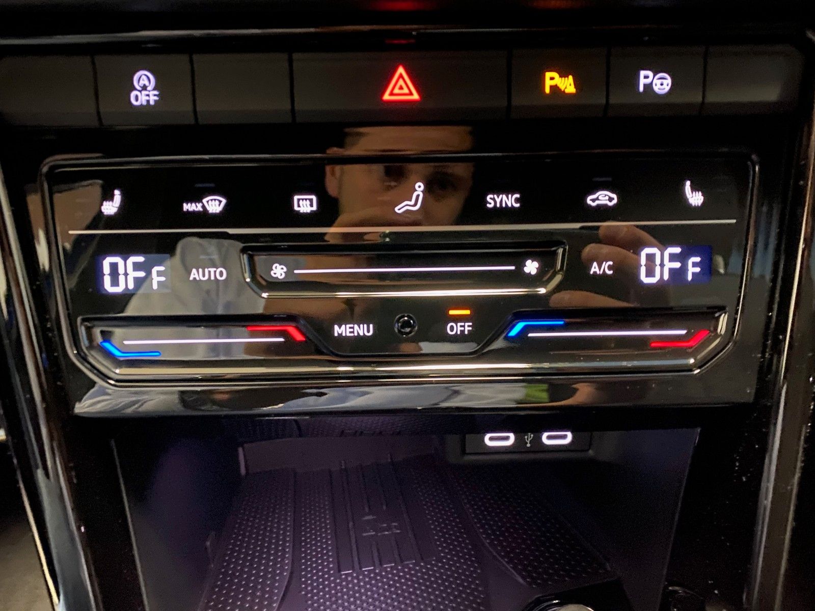 Fahrzeugabbildung Volkswagen T-Roc 1.5 TSI DSG R-Line+ACC+AHK+19 ZOLL ALUFELG