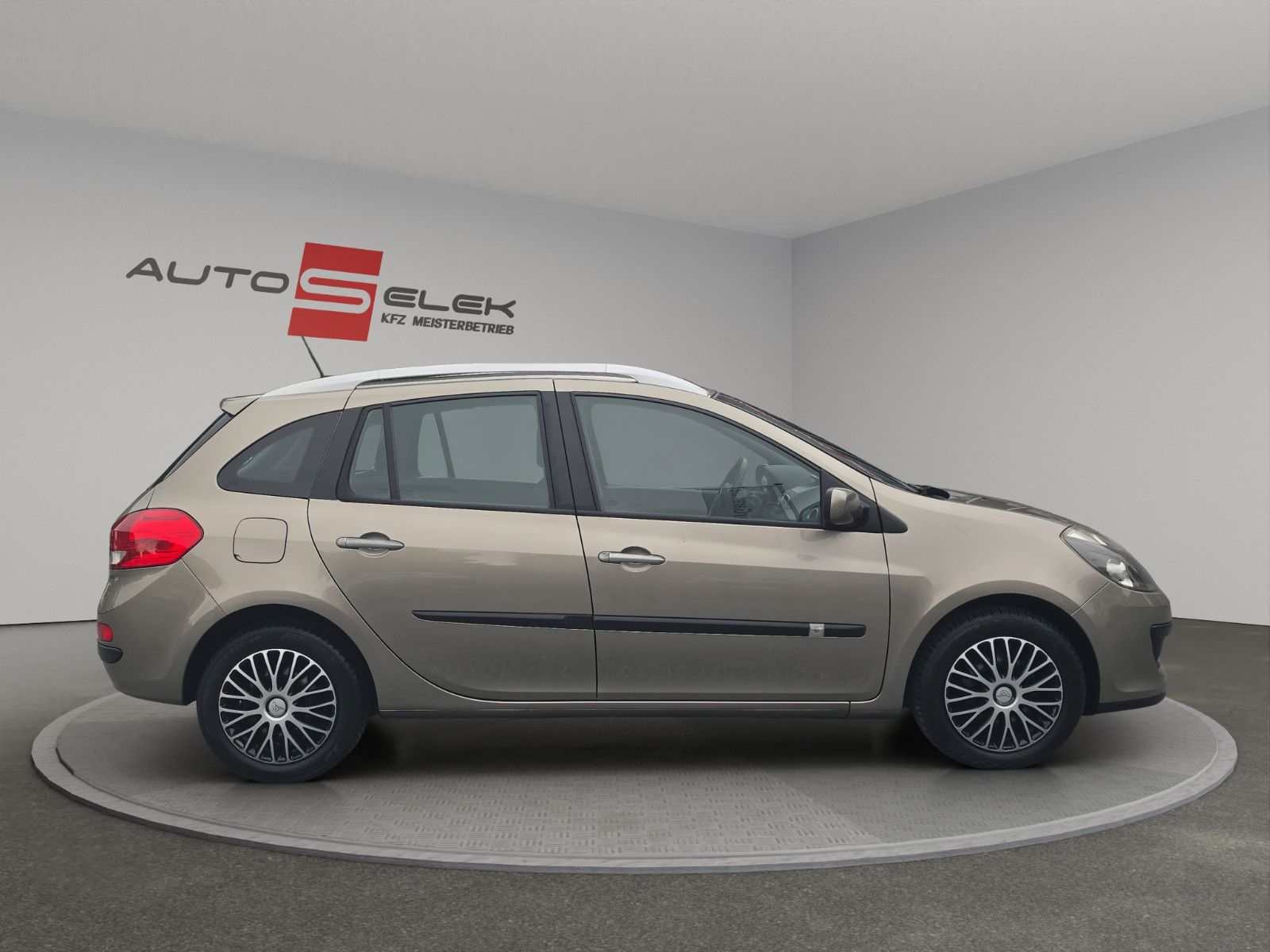 Fahrzeugabbildung Renault Clio Grandtour Edition Dynamique Tüv Service Neu