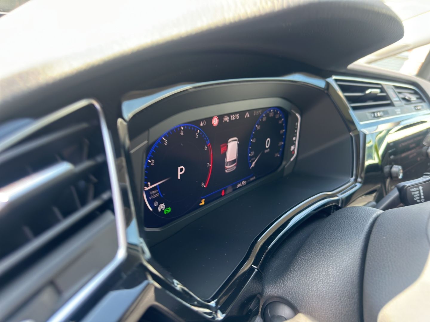 Touran Highline 1.5l DSG StHz Panodach Navi AHK