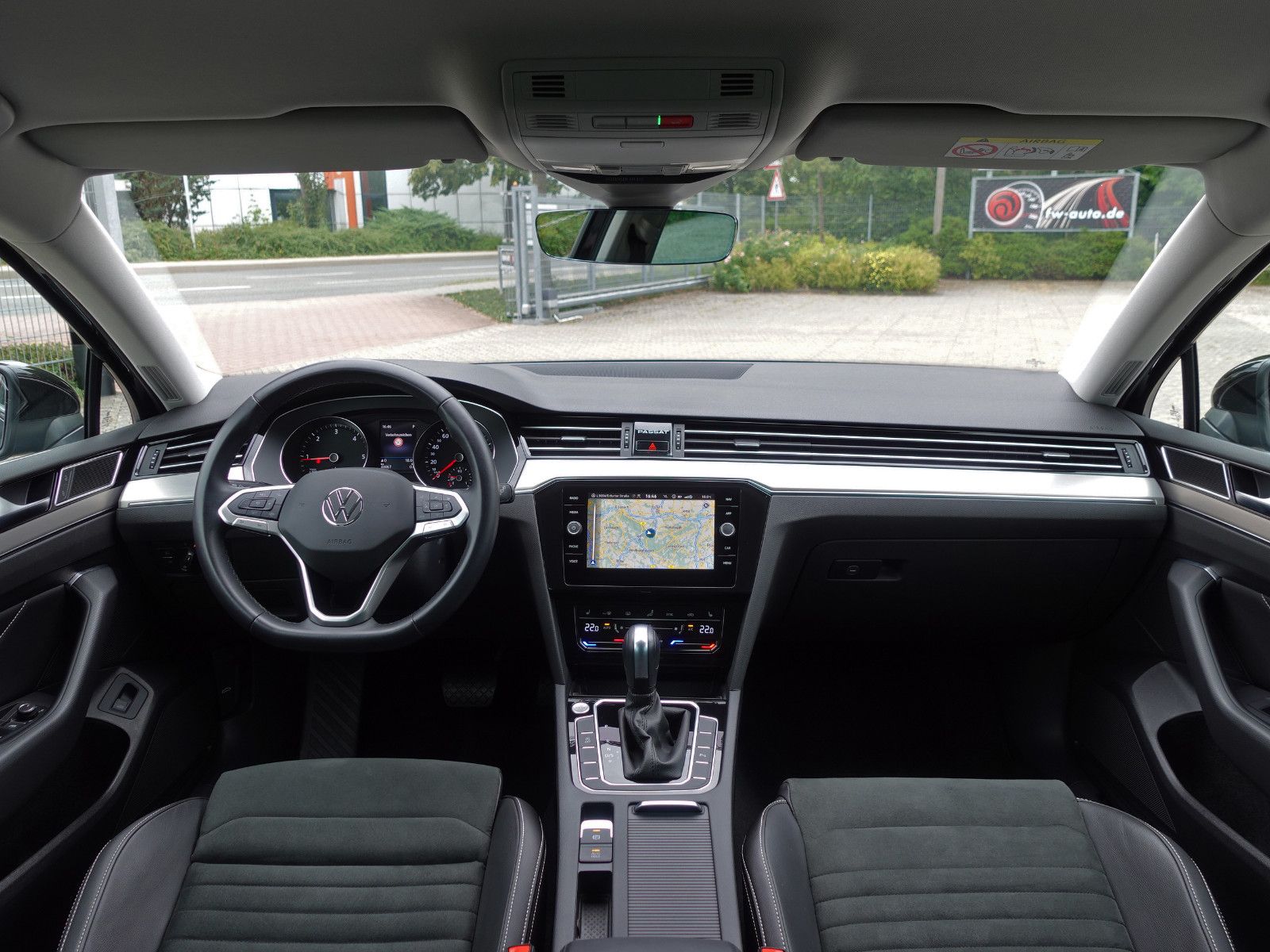 Fahrzeugabbildung Volkswagen Passat Variant 2.0 TDI DSG Elegance IQ-Light AHK