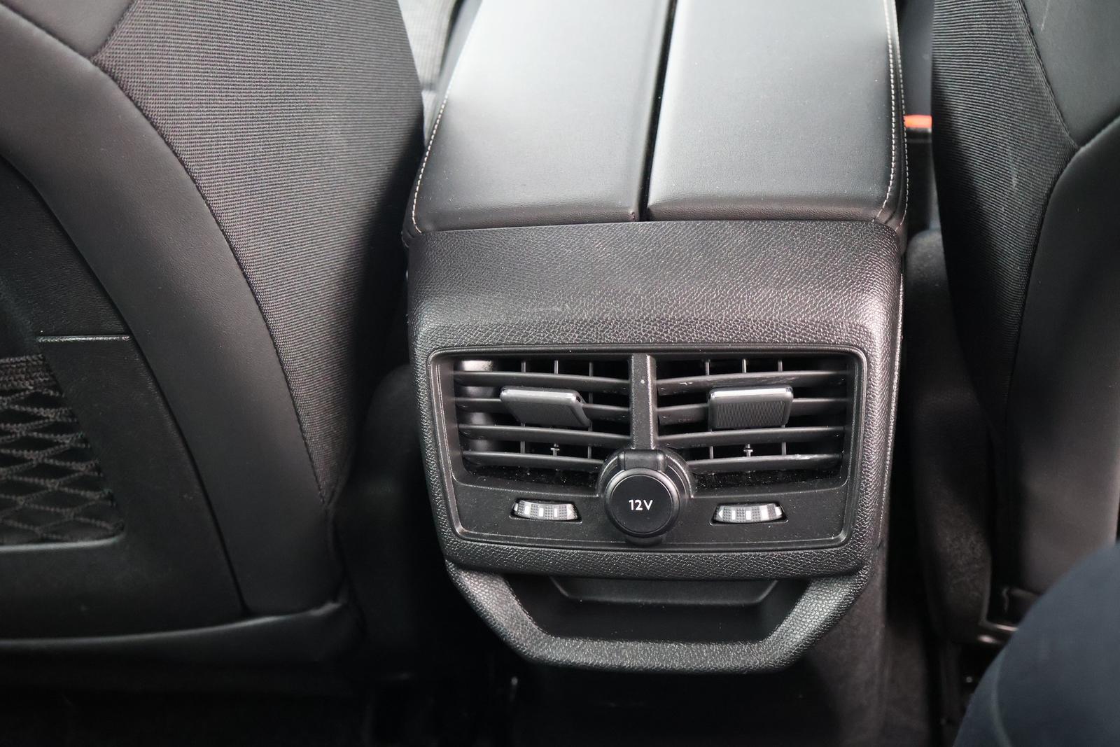 Peugeot 3008 1.2 12V Behindertenumbau Navi 360° Panorama