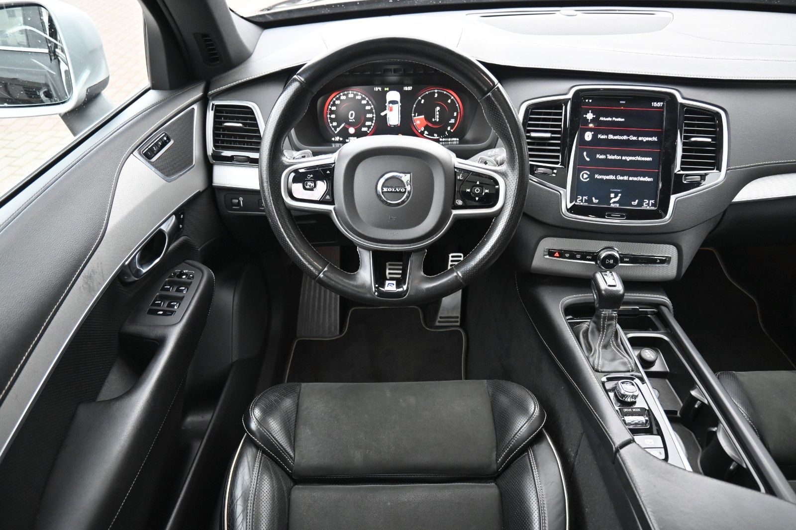Fahrzeugabbildung Volvo XC90 D5 AWD*R Design*LUFT*PANO*7Si*LED