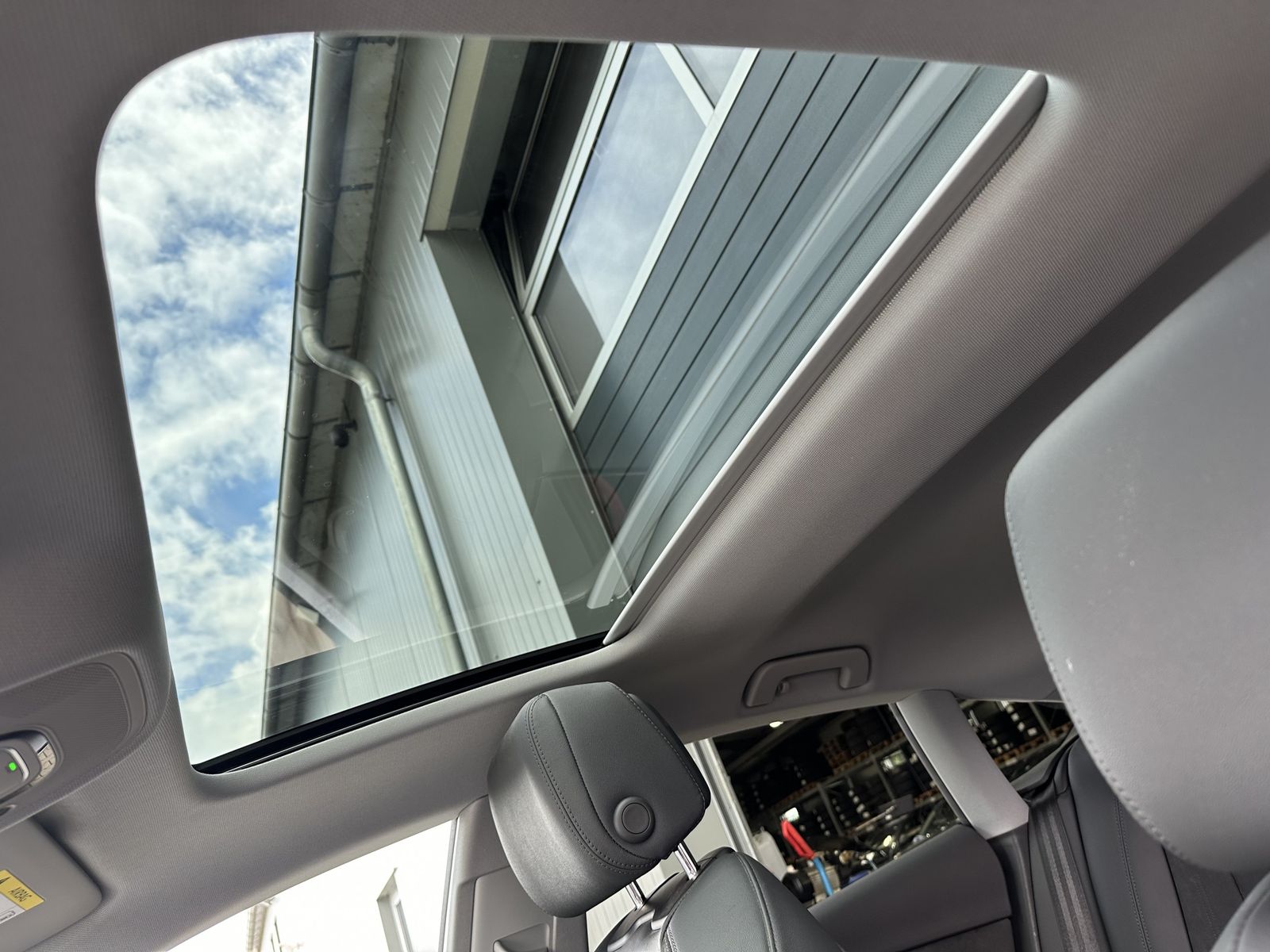 Fahrzeugabbildung Audi A5 SpB 40 TDI Qu S-Line NAV+LED+PANO+AHK+HUD+ACC