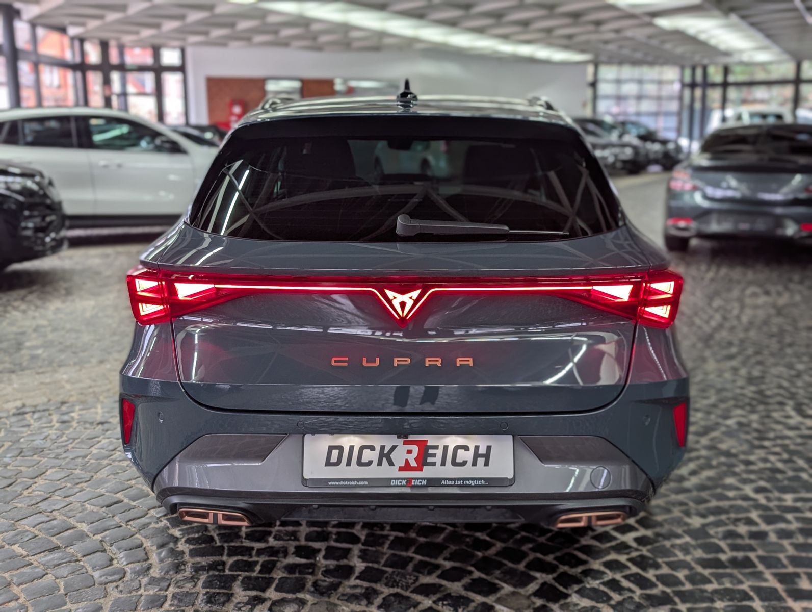 Fahrzeugabbildung CUPRA Leon 1.5 e-Hybrid PLUG-IN LED INTELIG-DRIVE EDGE