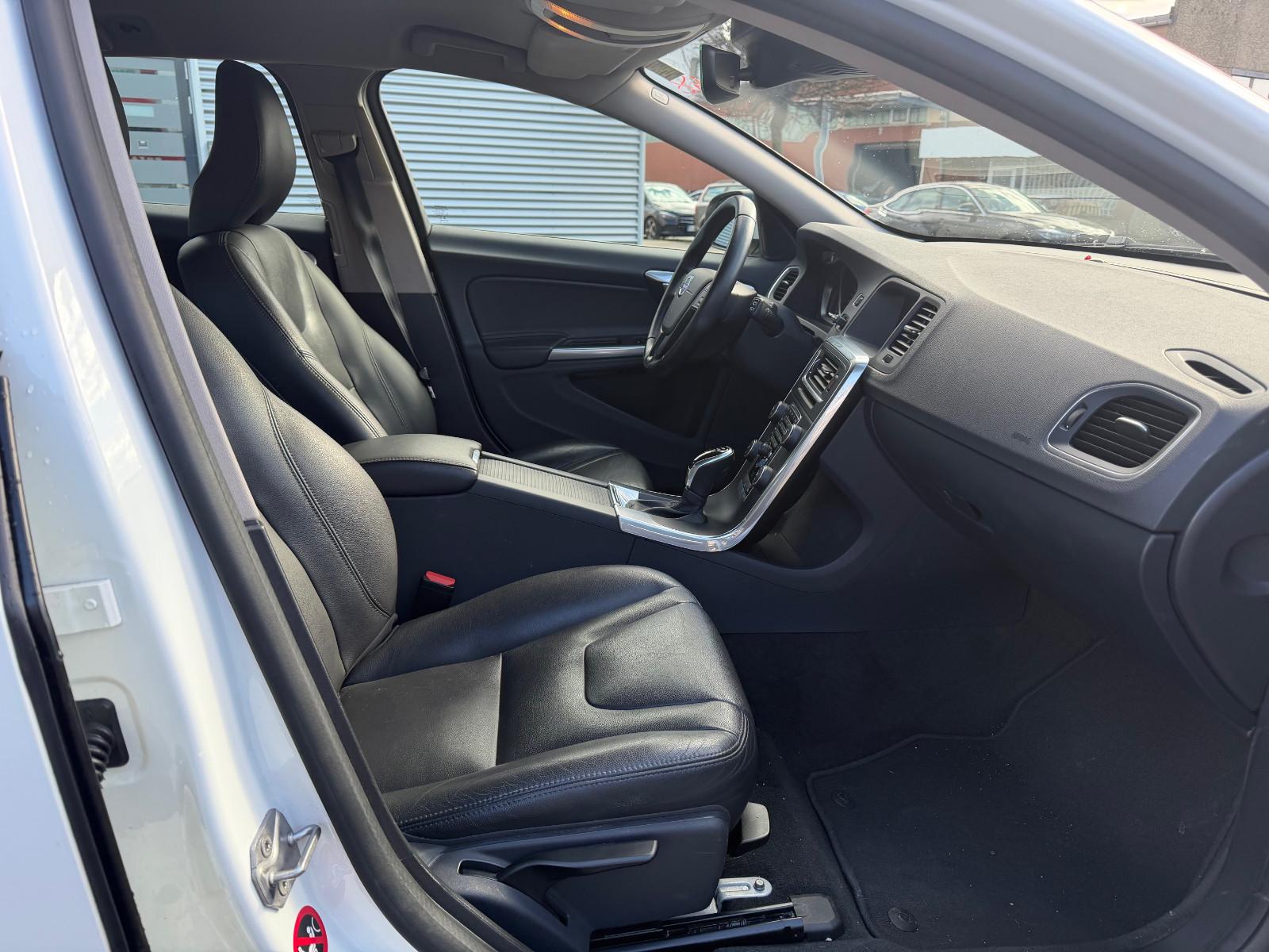 Volvo V60 1.5 Aut. - LEDER + NAVI + XENON + AHK