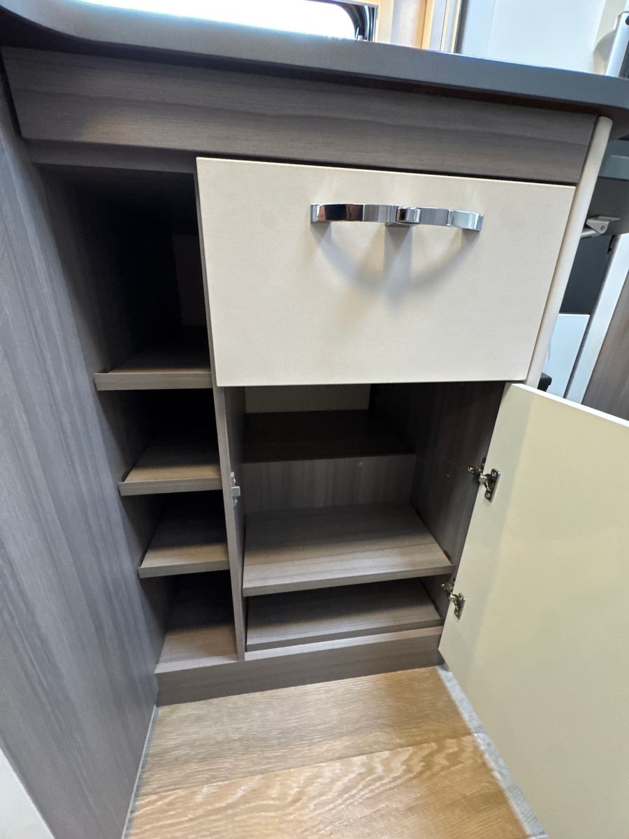 Fahrzeugabbildung Hobby T 65 HKM OPTIMA ON TOUR IC-LINE MAXXAIR BEARLOCK