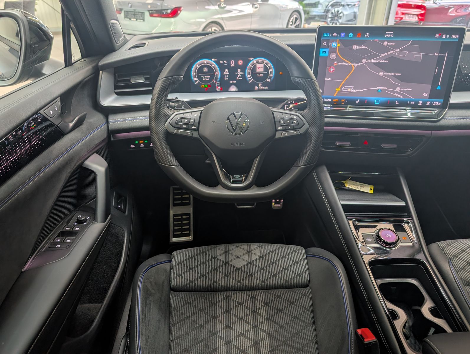 Fahrzeugabbildung Volkswagen Tayron 2.0TDI 4M R-Line Launch Pano Black AHK 20