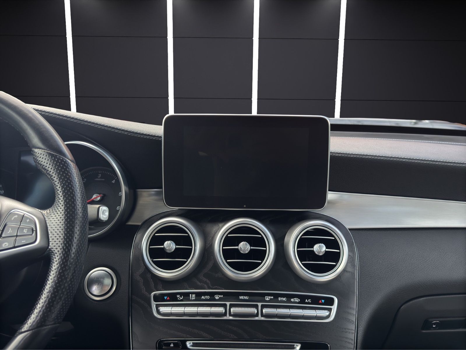 Fahrzeugabbildung Mercedes-Benz GLC 220 d 4Matic/AMG Line/Pano/ACC/Keyless Go