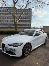 Alfa Romeo Giulia 2.2 Diesel 16V 110 kW Giulia - Alfa Romeo Giulia aus 2016