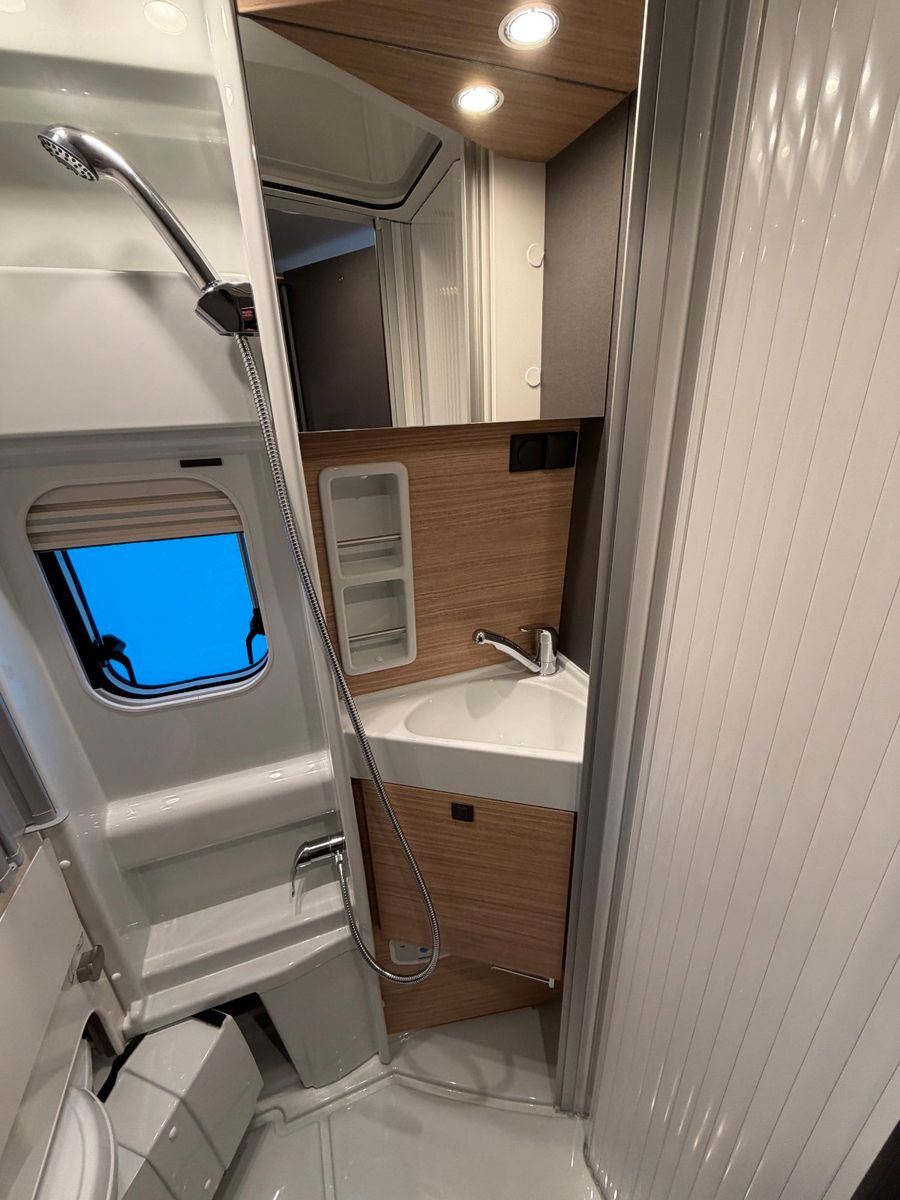 Fahrzeugabbildung Malibu Van Family 4 GT 640 RB Aufstelldach MJ26 lucca