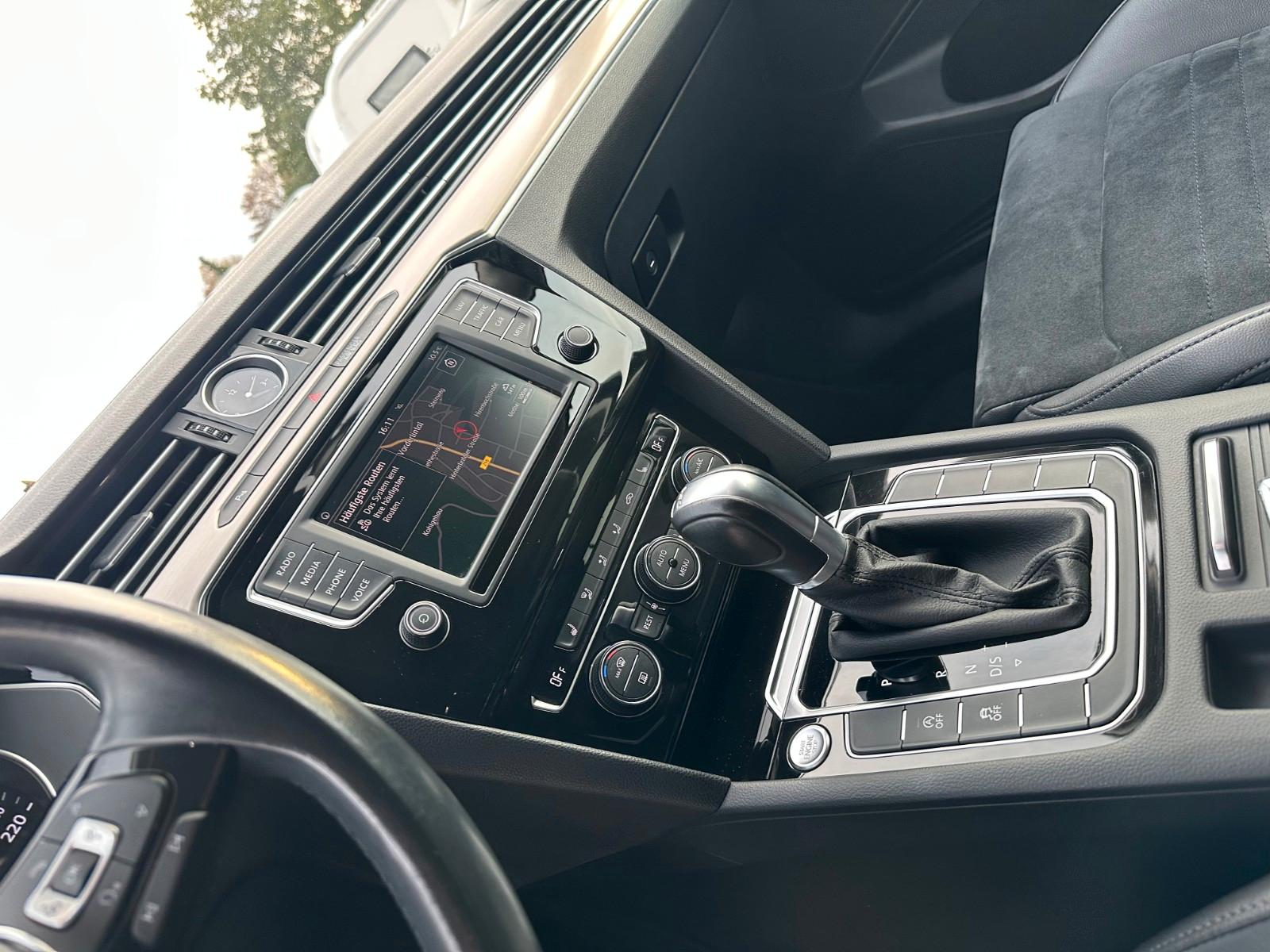 Volkswagen Passat Variant Highline / Massage/Matrix-LED/ACC