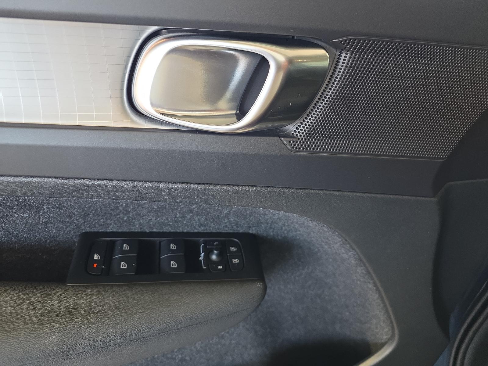 Volvo XC40 T3 Momentum Pro ACC BLIS AHK Kamera LED SHZ