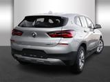 BMW X2 sDrive18i - silberne BMW X2
