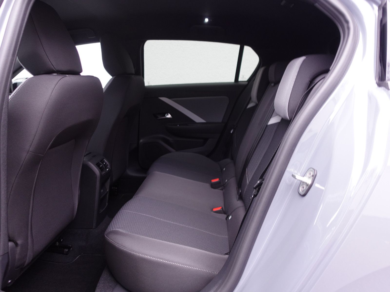 Fahrzeugabbildung Opel Astra Edition 1.2T,Navi,Kamera,Sitzhzg,AGR,LED