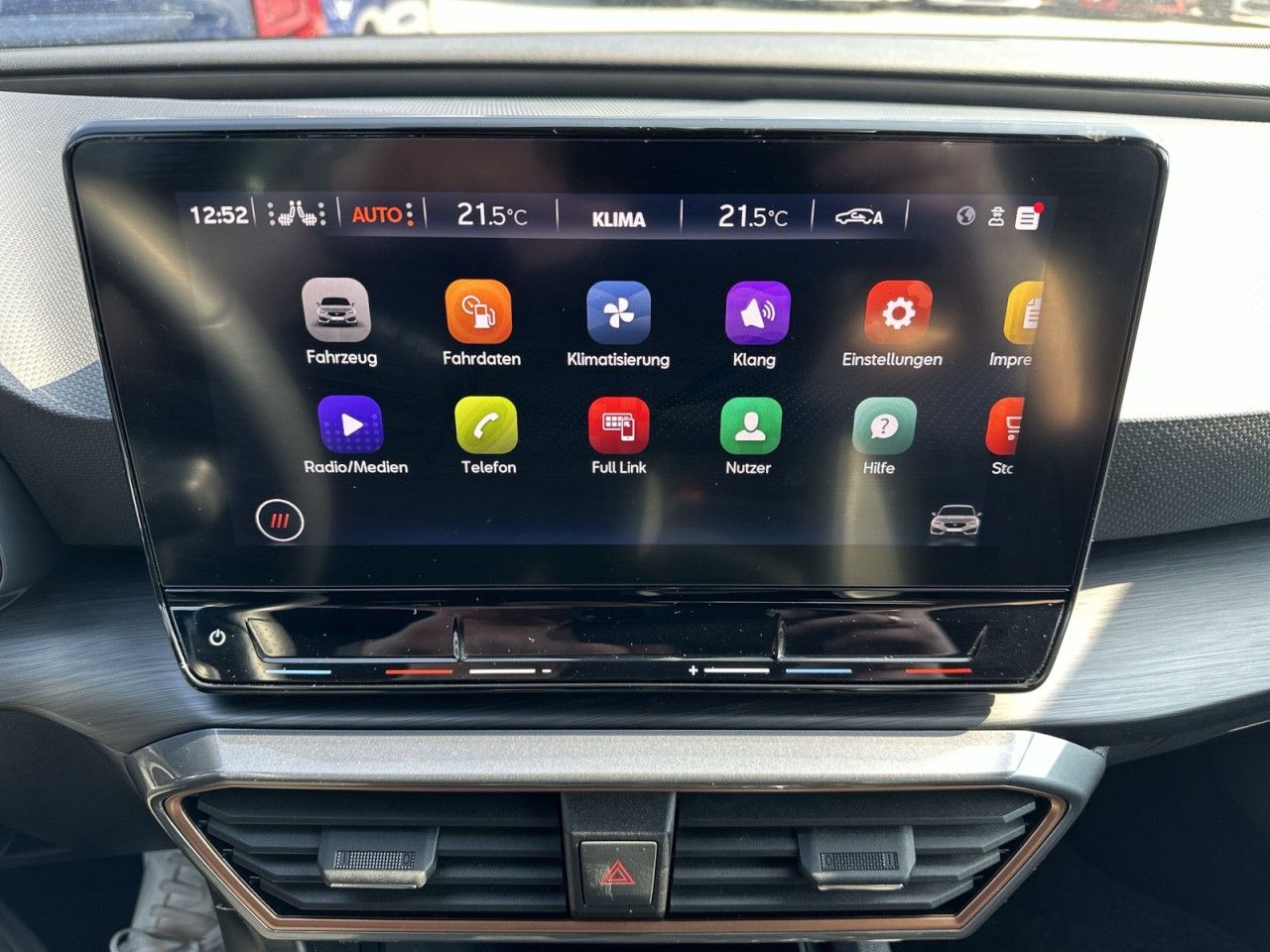 Fahrzeugabbildung CUPRA Leon 1.5 eTSI 150 PS DSG