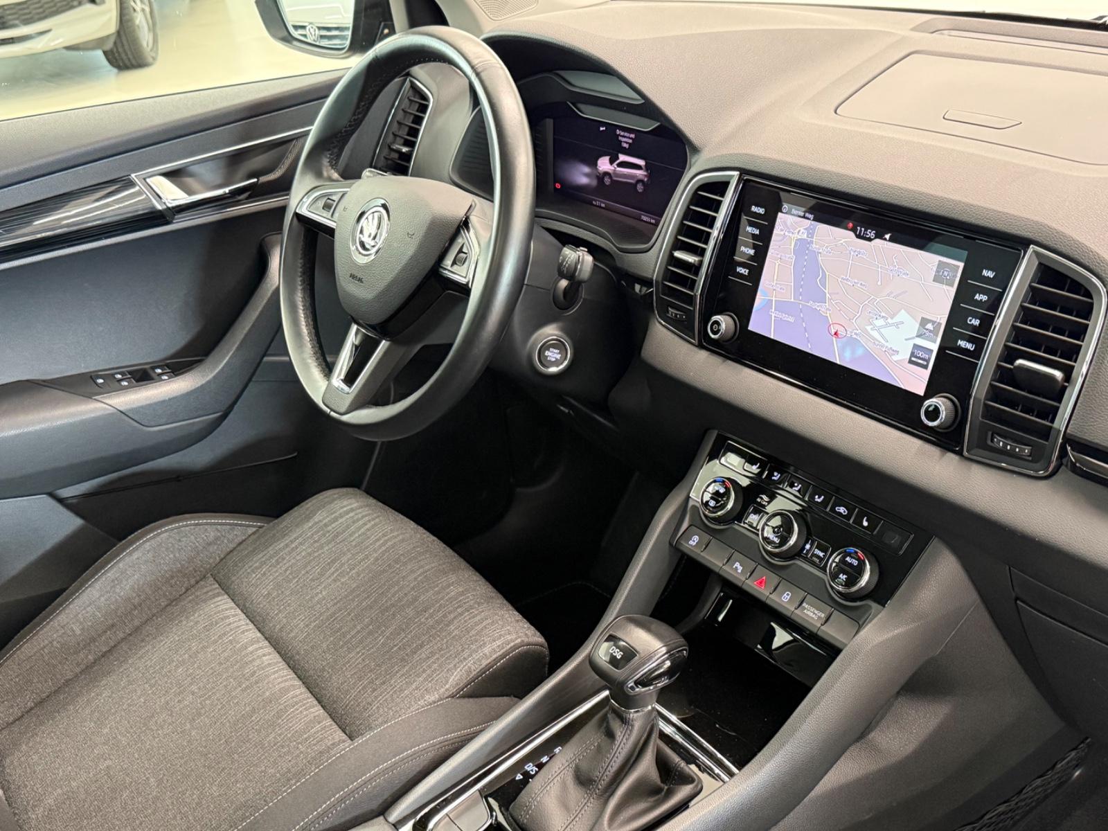 Skoda Karoq 1.6 TDI  Style DSG PANO VIRTUAL TACHO AHK