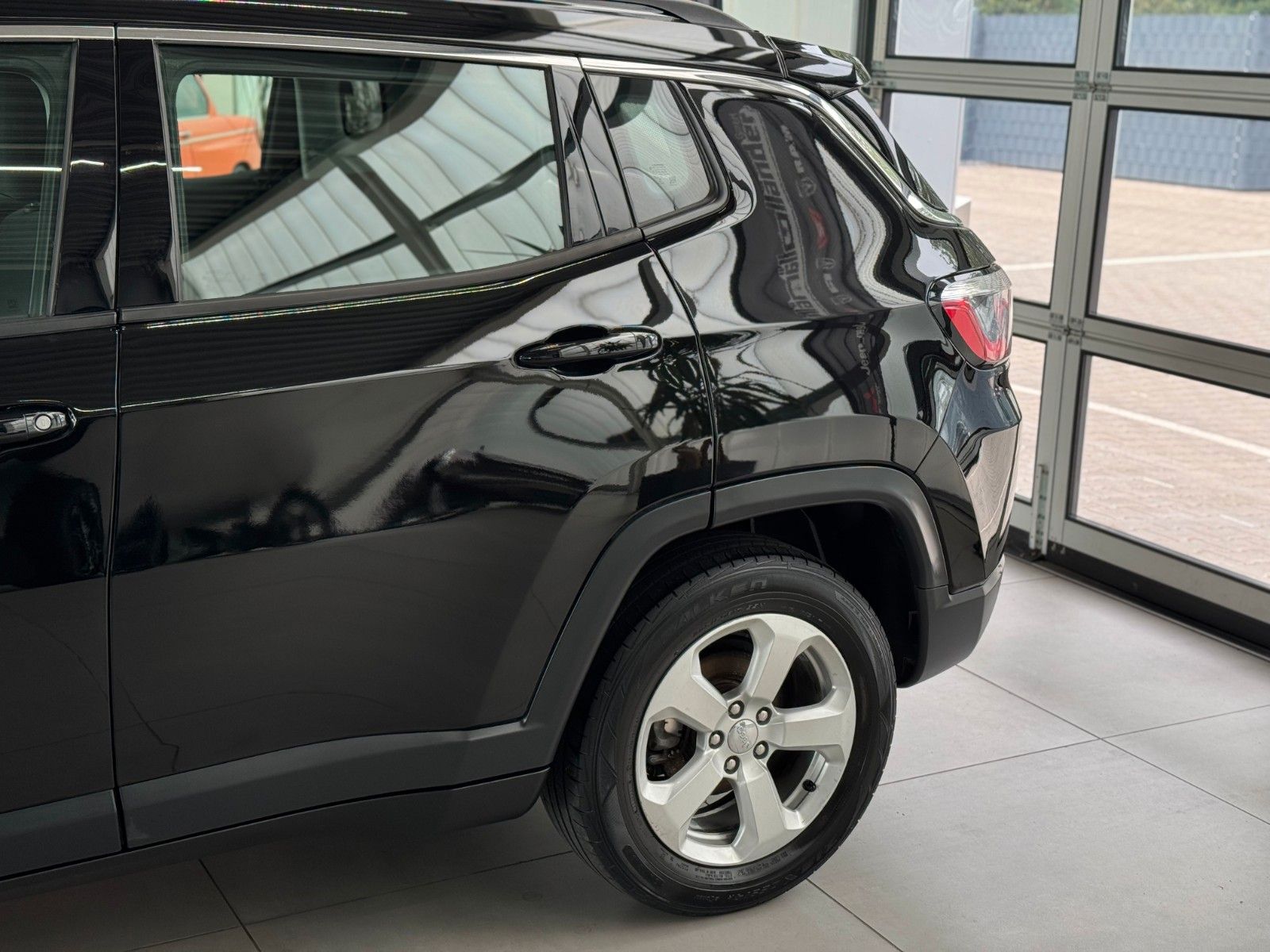 Fahrzeugabbildung Jeep Compass 1.4 T Longitude FWD  " Winterpaket "