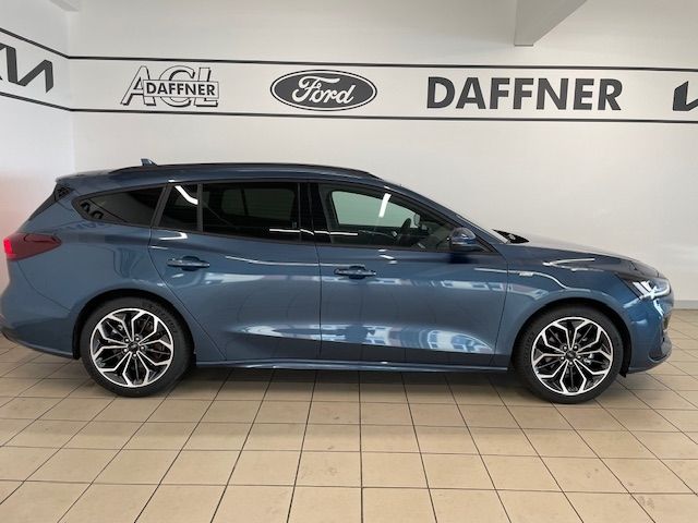 Fahrzeugabbildung Ford Focus Turnier ST-Line X B&O 18'' LED ACC Kamera