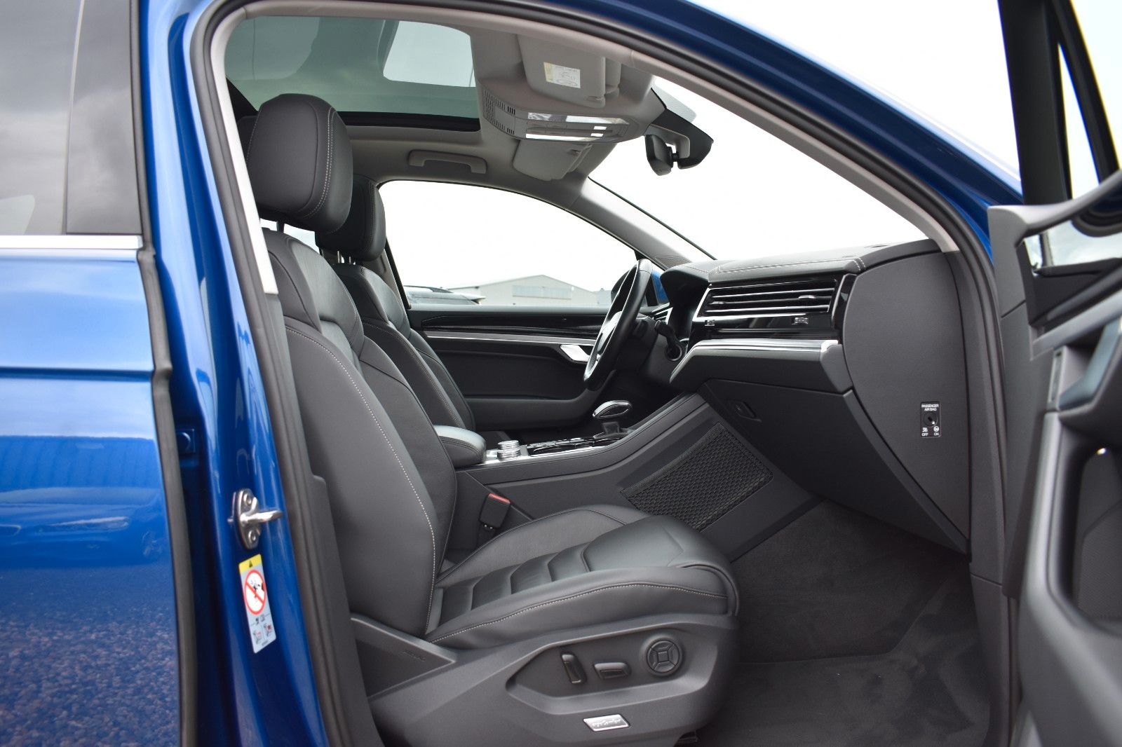 Fahrzeugabbildung Volkswagen Touareg Elegance 4Motion Liveco AHK Panorama Key