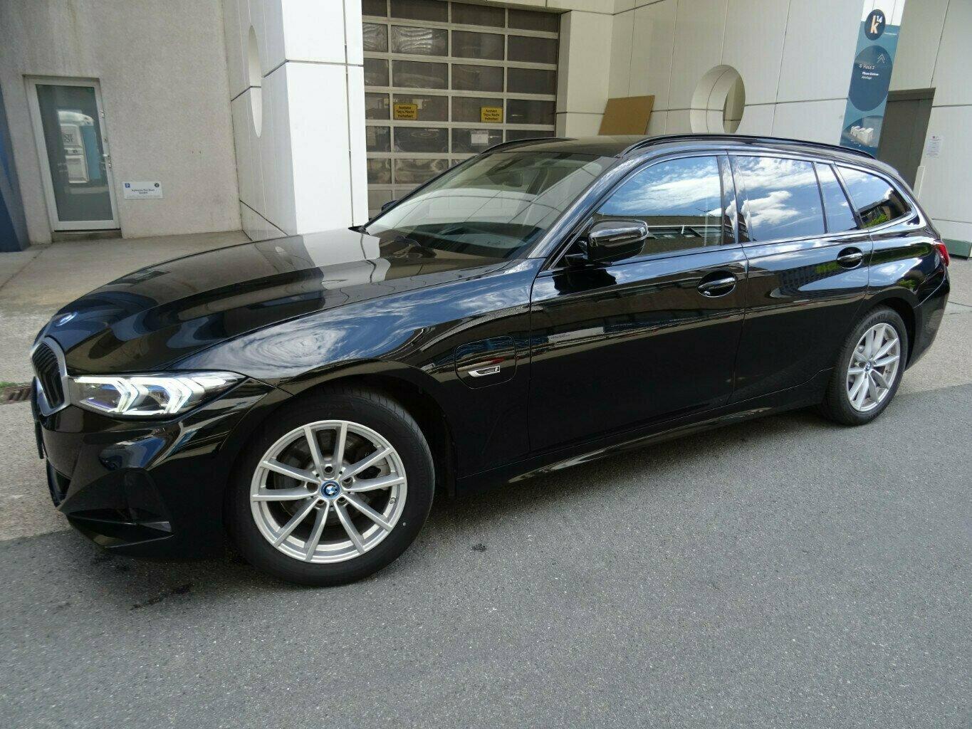 BMW 330e xDrive Touring Mod.2023 Autom,Leder,Widescr