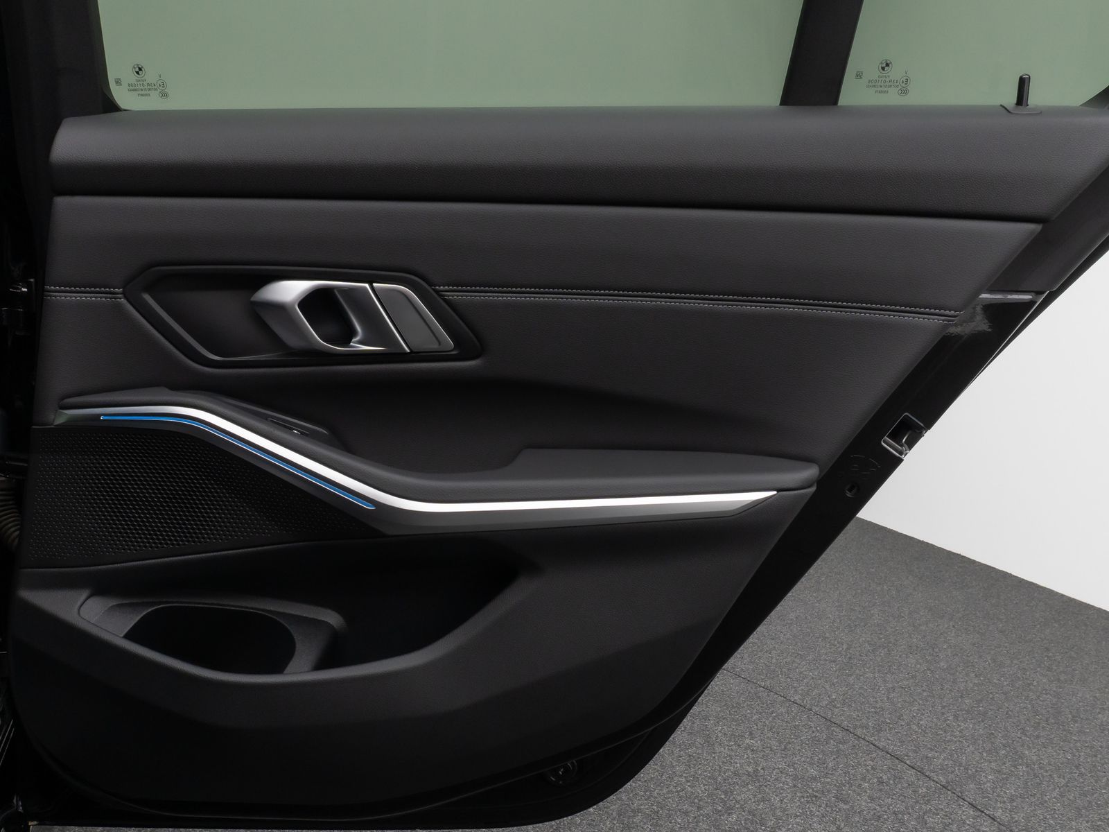 Fahrzeugabbildung BMW 330e xD SportLine Laser HUD DAB HiFi Komfort PDC