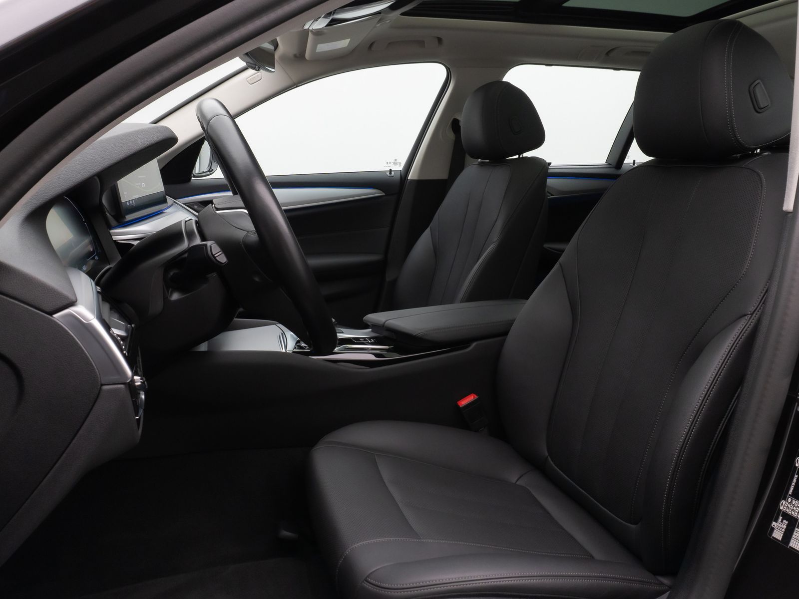 Fahrzeugabbildung BMW 520d Panorama Kamera HUD DAB 4Klima Alarm 19Zoll