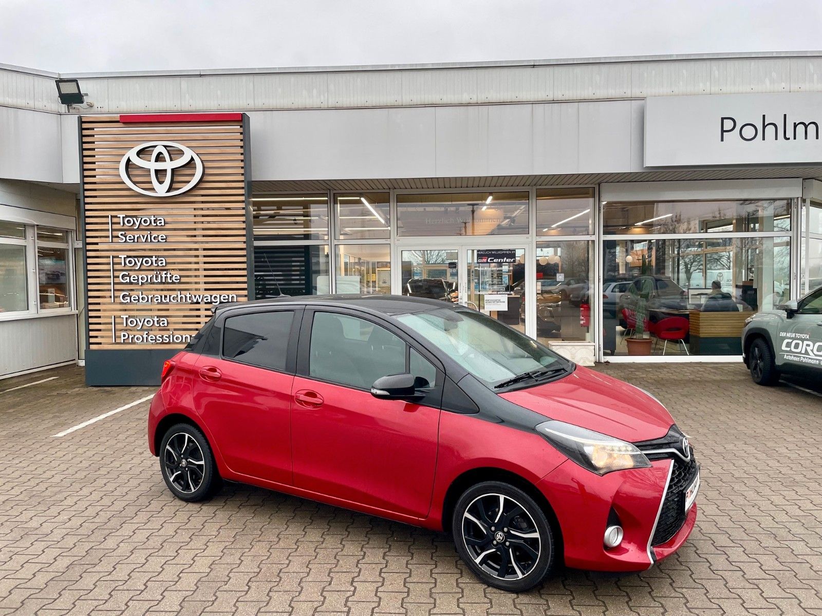 TOYOTA Yaris