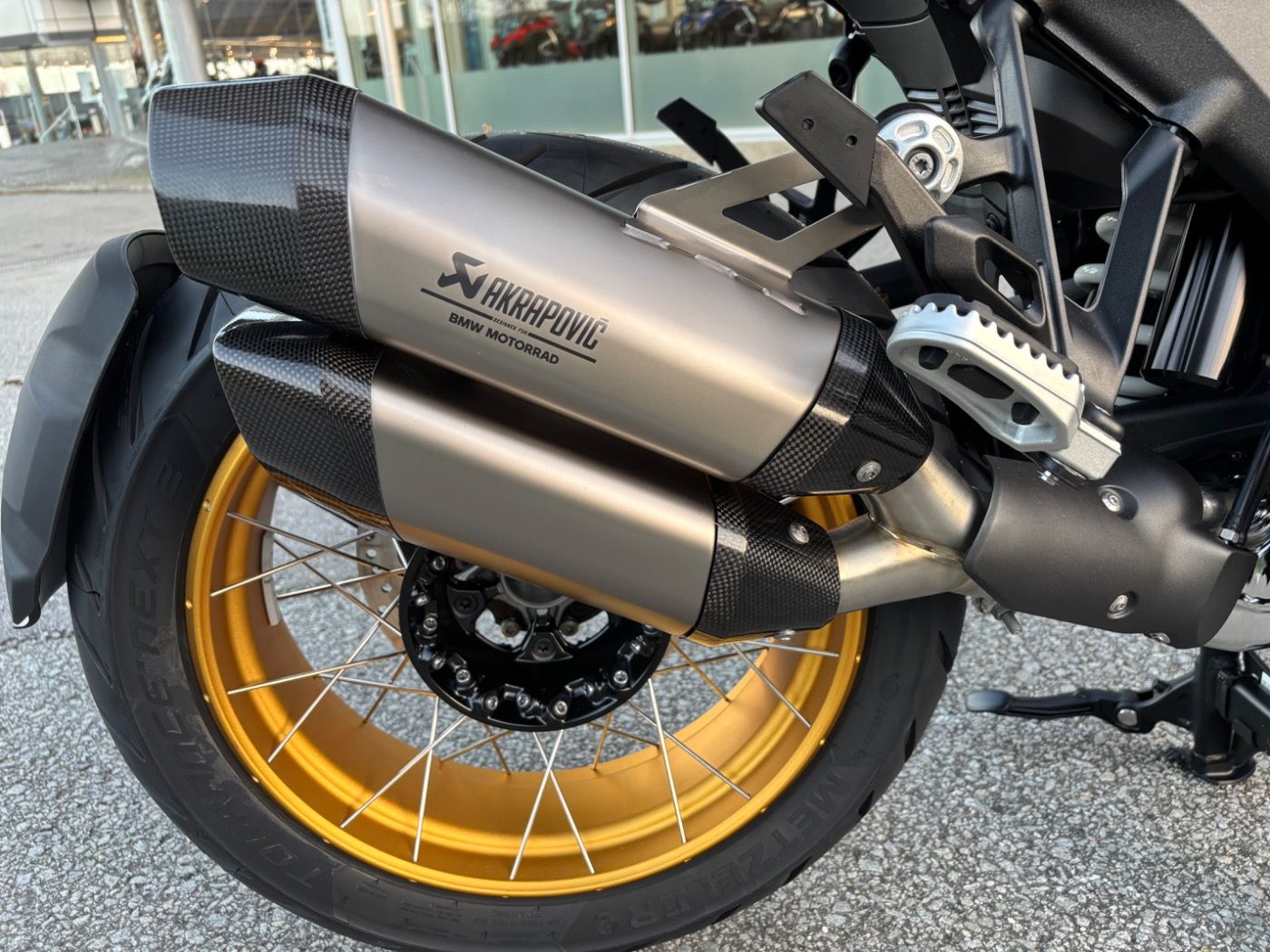 Fahrzeugabbildung BMW R 1300 GS Option 719 Doppelschalldämpfer Adaptiv