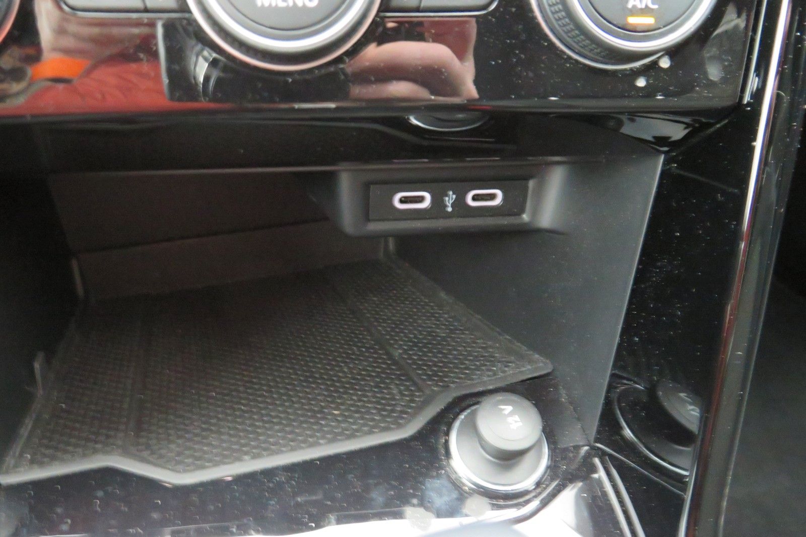 Fahrzeugabbildung Volkswagen T-Roc Sport DSG NAVI 18`SITZH. PDC DIGITAL-COCKP