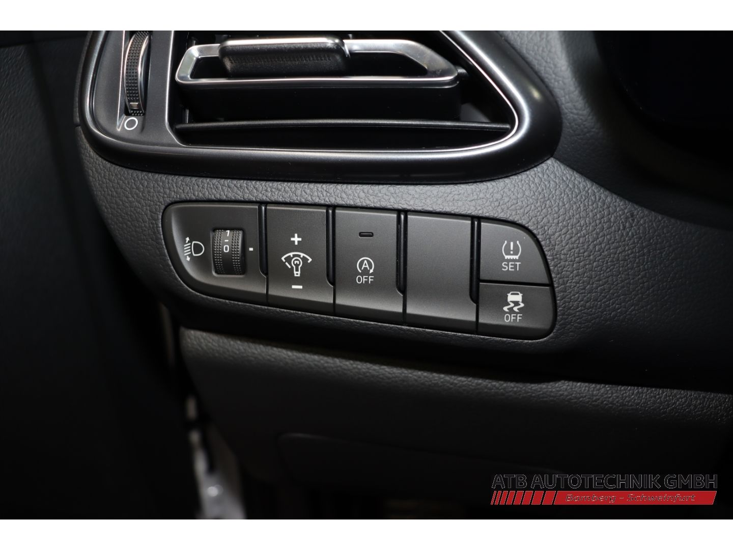 Fahrzeugabbildung Hyundai i30 MY26 N-Line 1.6 T-GDi 150PS 7-DCT 2WD Navi L