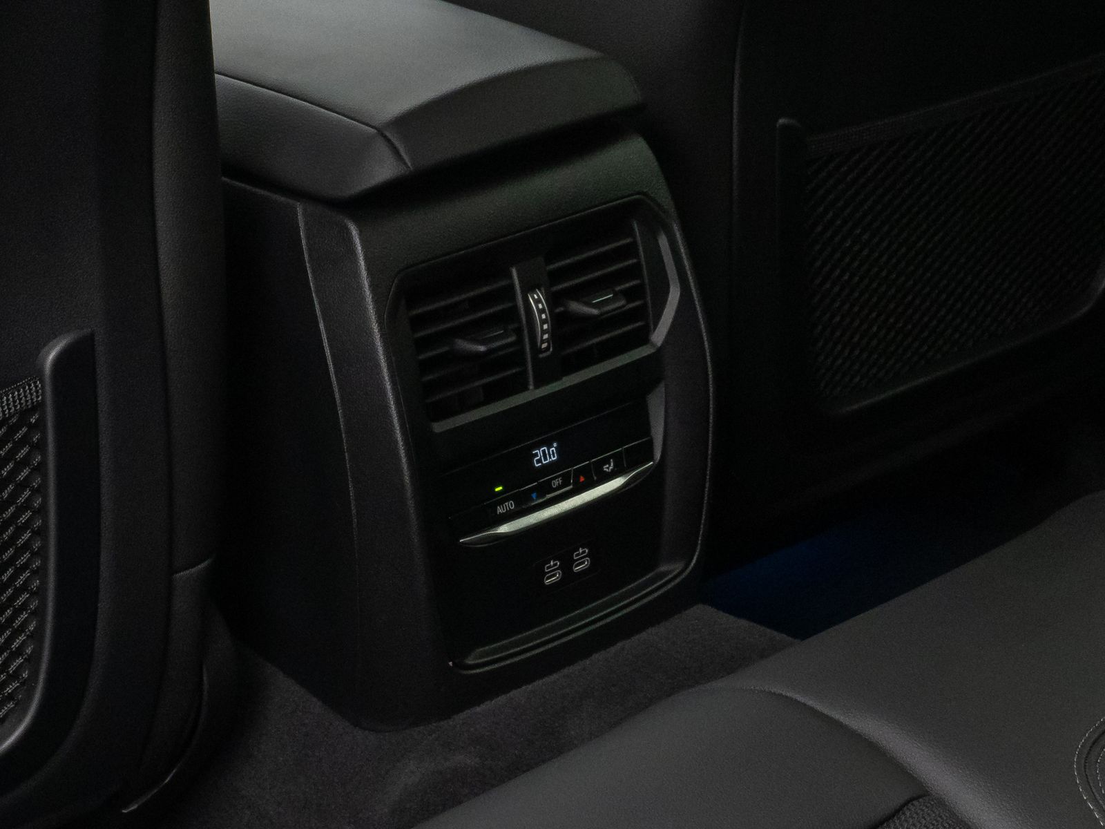 Fahrzeugabbildung BMW 330i xD Kamera HUD H/K ACC Komfort Alarm Sport