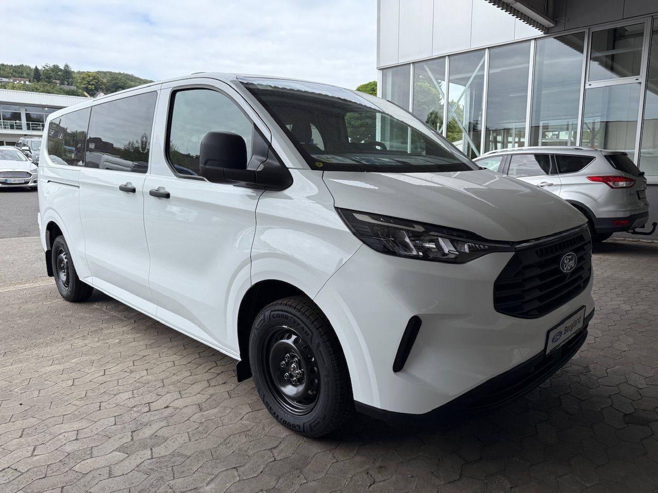 Ford Transit Custom KOMBI 320L2 TREND 2.0l 136 PS imagem 3