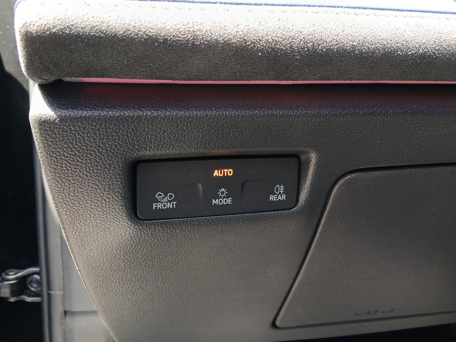 Fahrzeugabbildung Volkswagen Passat TDI R-Line Black Style Matrix AHK Navi AI