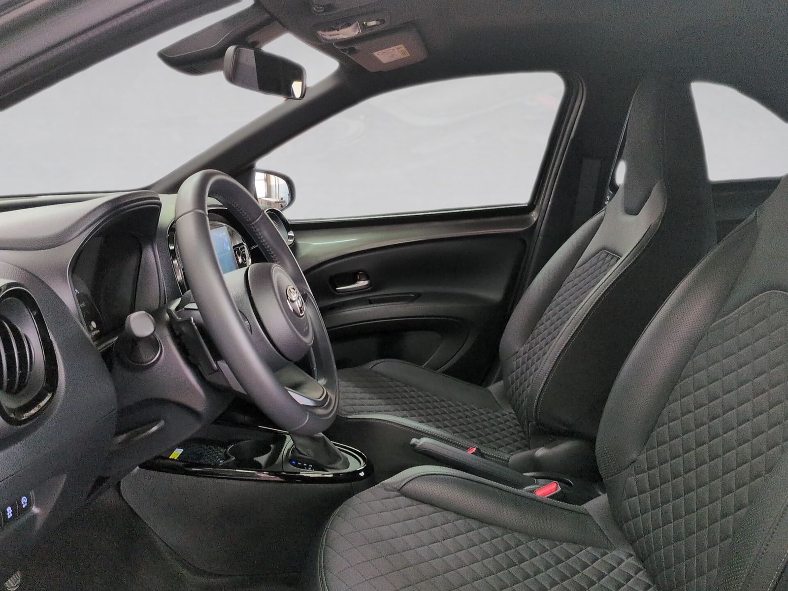 Fahrzeugabbildung Toyota Aygo X 1.0 Explore CVT AUT. KlimaA,LED,Navi,SHZ
