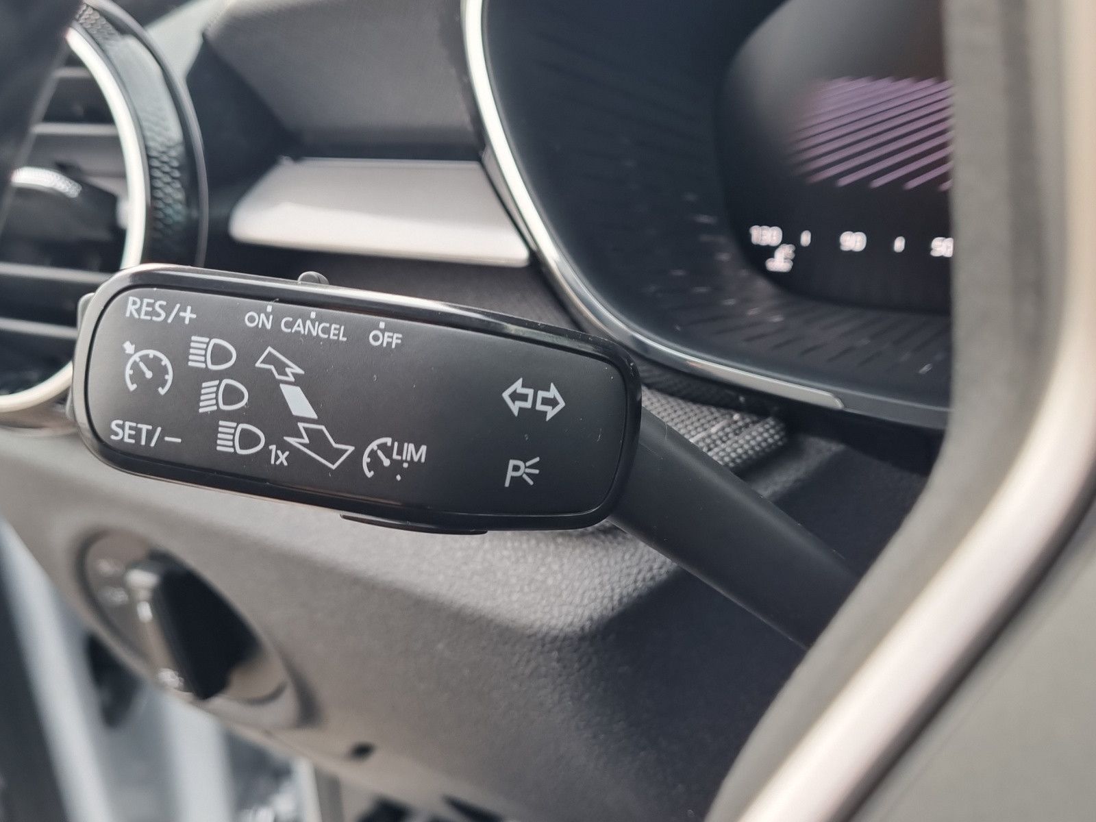 Fahrzeugabbildung SKODA Fabia Tour 1,0 TSI 85KW/115PS Ladeboden Lodge