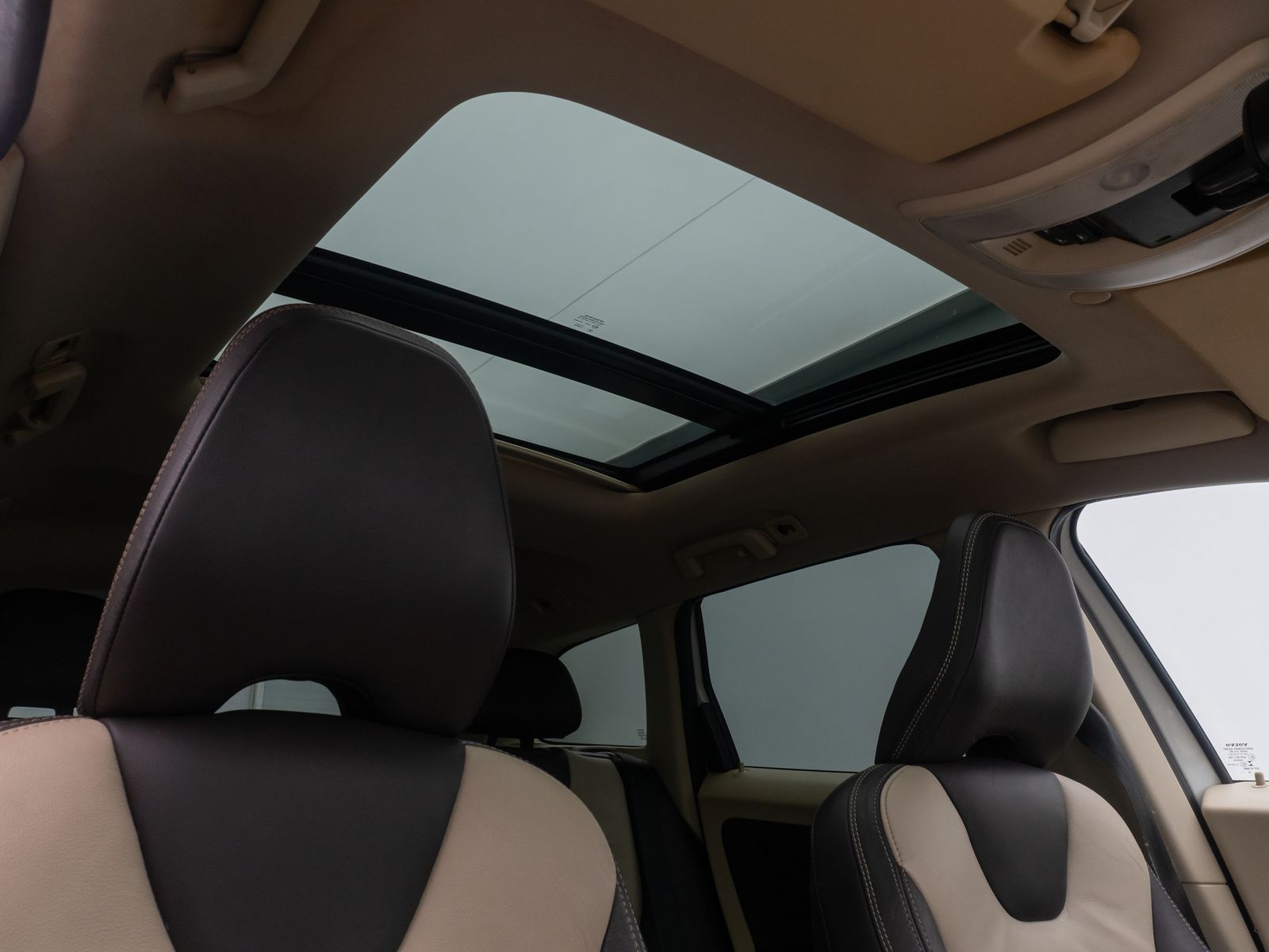 Fahrzeugabbildung Volvo XC60 Summum 2WD Bi-Xenon Kamera Panorama