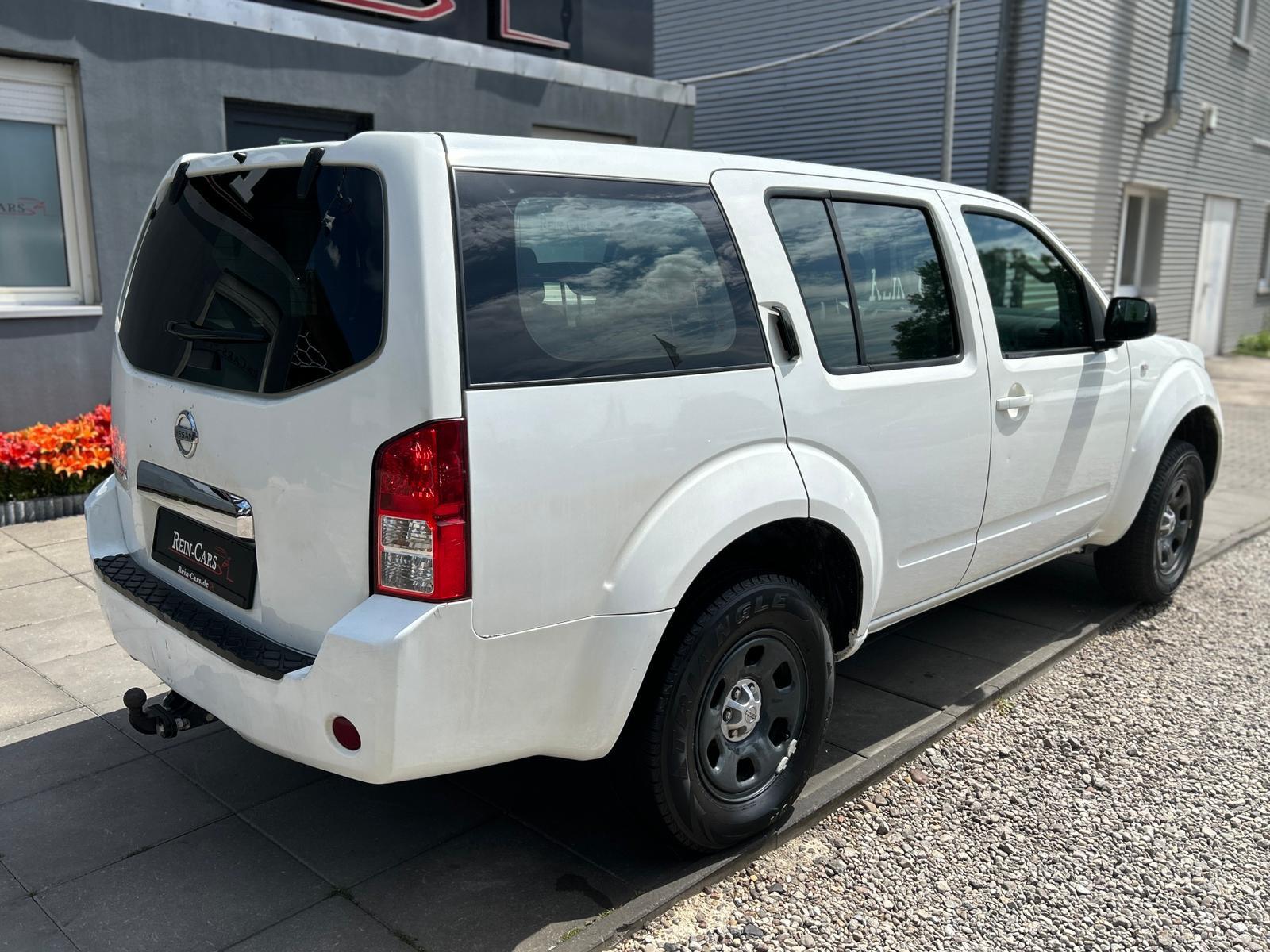 Nissan Pathfinder XE Plus 2.5 dCi 171 ch BVM 4x4 / 7 places / Attelage 3 t / Sièges chauffants / Climatisation auto
