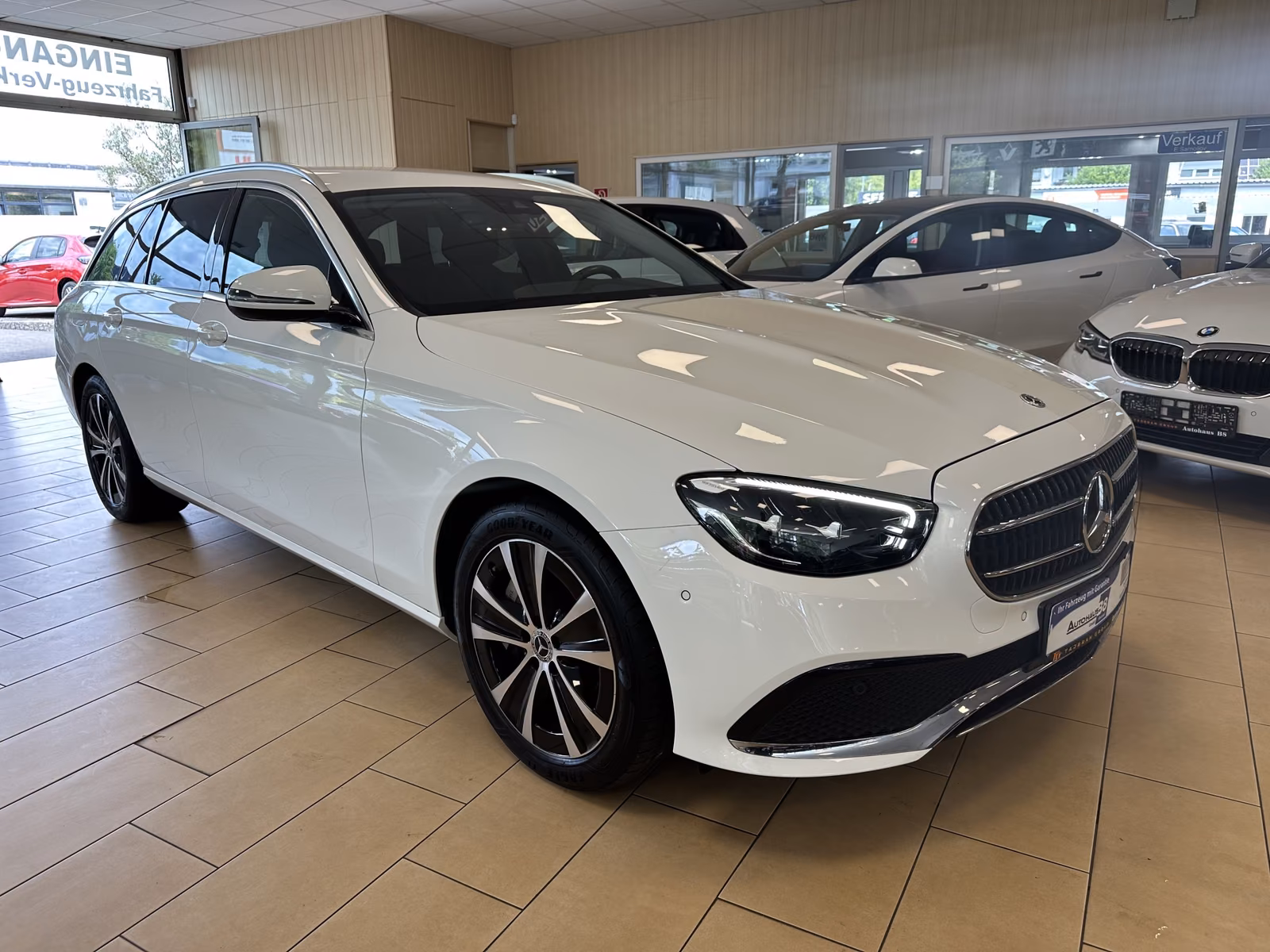 Mercedes-Benz E 300 Avantgarde*AHK*CAM*Ambiente*Teilleder*MBUX