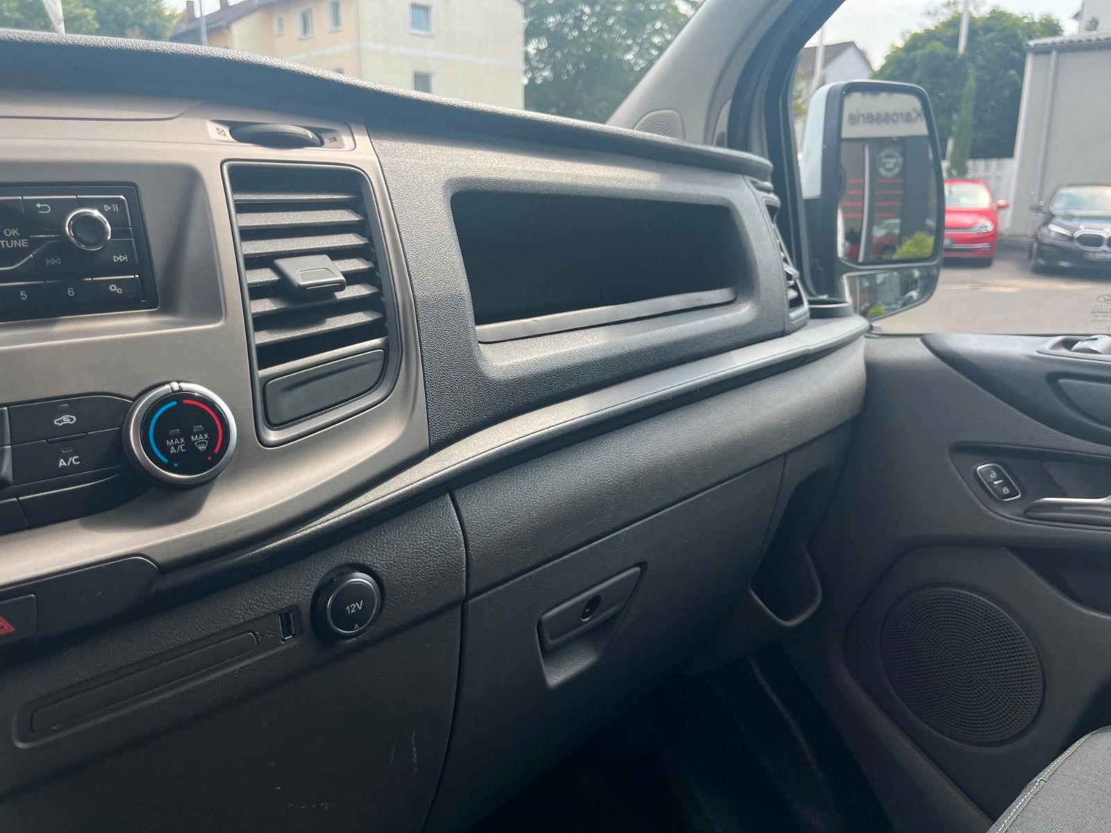 Fahrzeugabbildung Ford Transit Custom Kasten 300 L2 Trend
