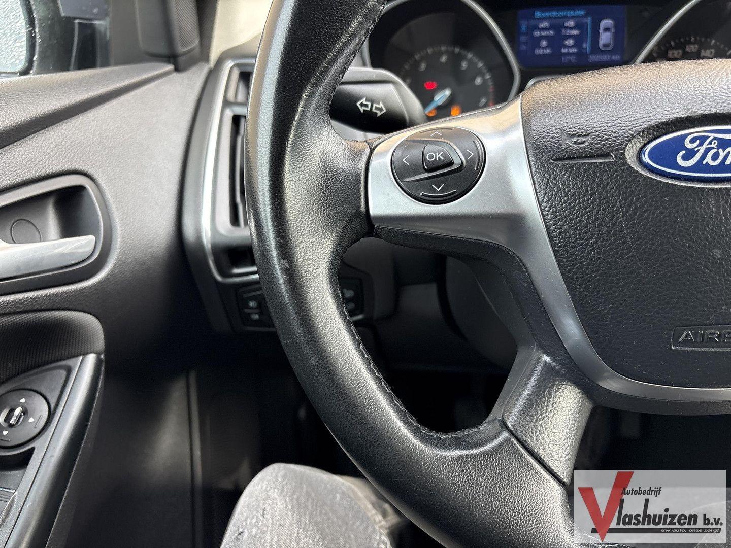 Ford Focus 2012 — photo 9