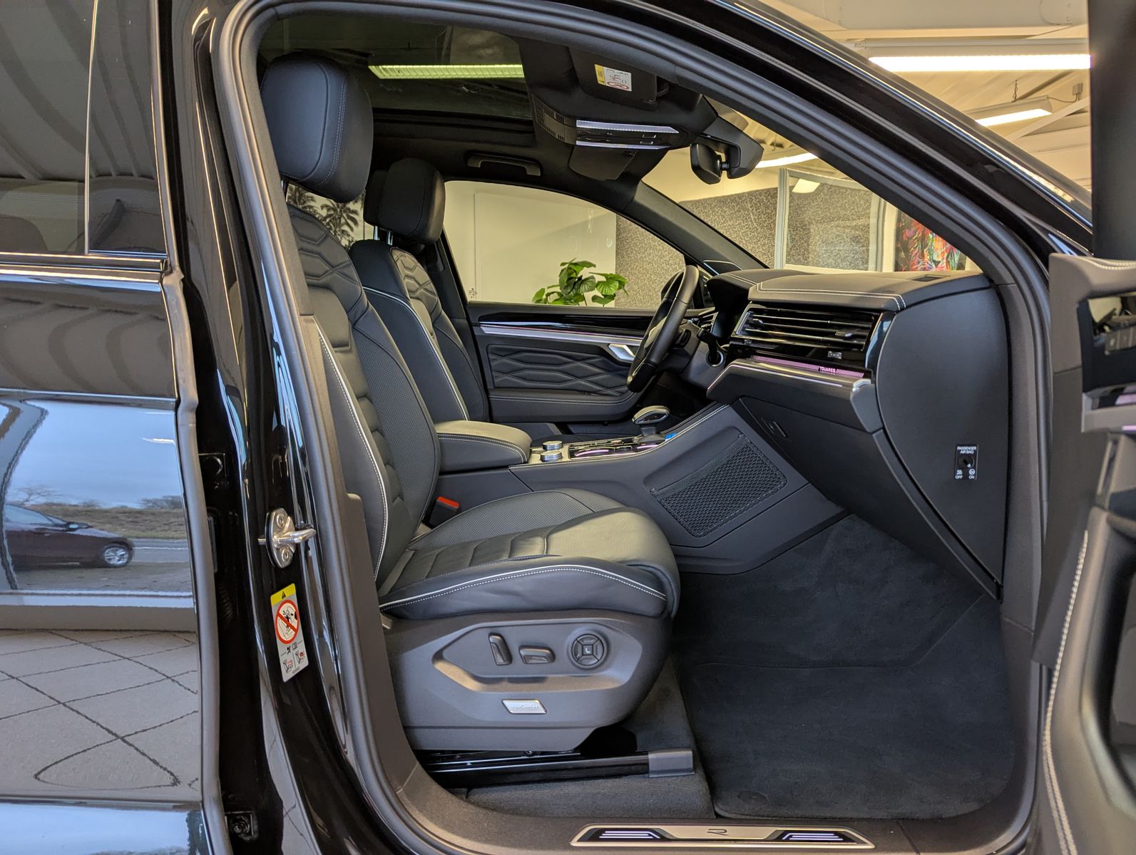 VW Touareg 3.0TDI 4M R-Line VOLL Black 22" UPE 114T - Image 15