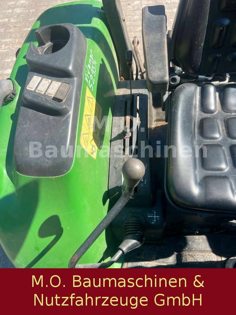Fahrzeugabbildung John Deere 4520 / Schlepper /