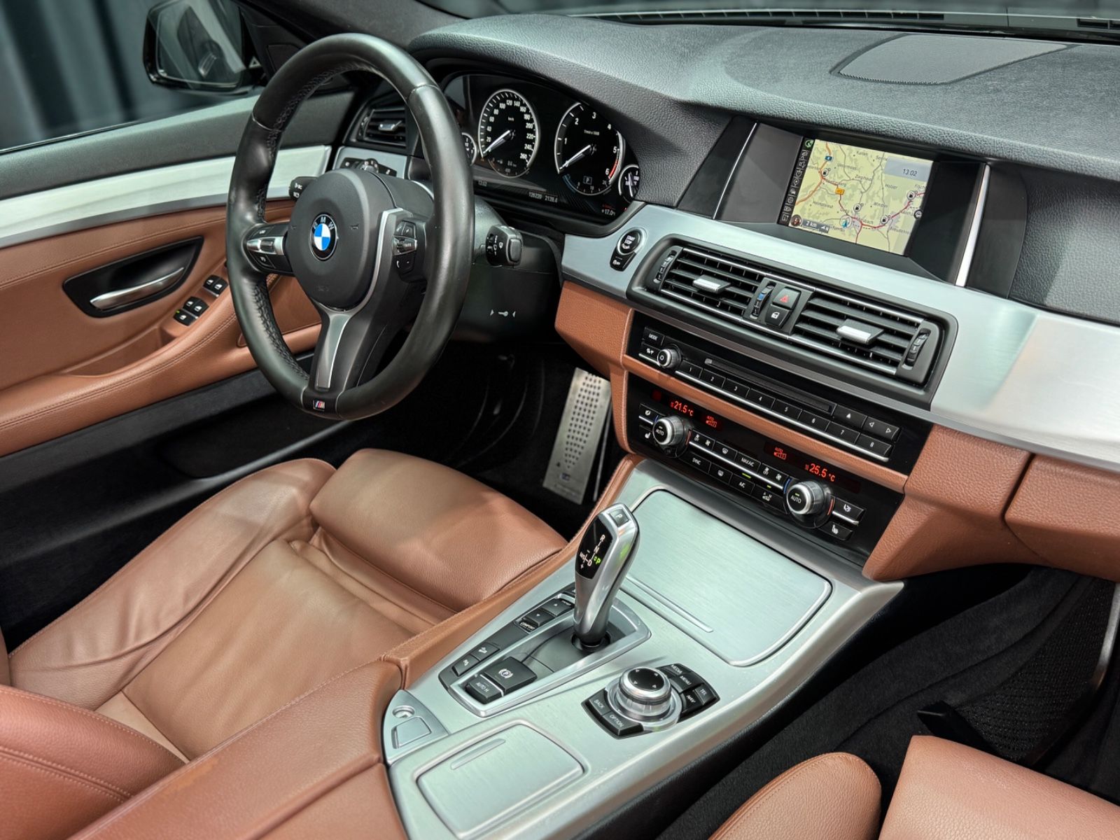 Fahrzeugabbildung BMW 535 d xDrive Touring|KOMFORTSITZE|PANO|M-PAKET|