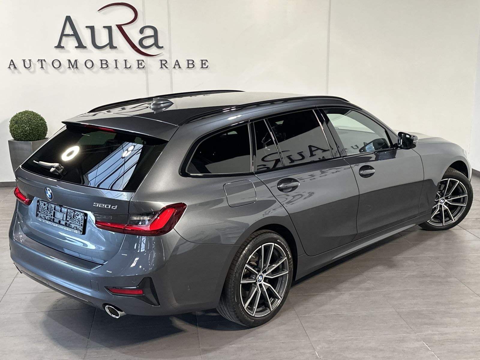 Fahrzeugabbildung BMW 320d Touring xDrive Sport-Line NAV+LED+ACC+KAM