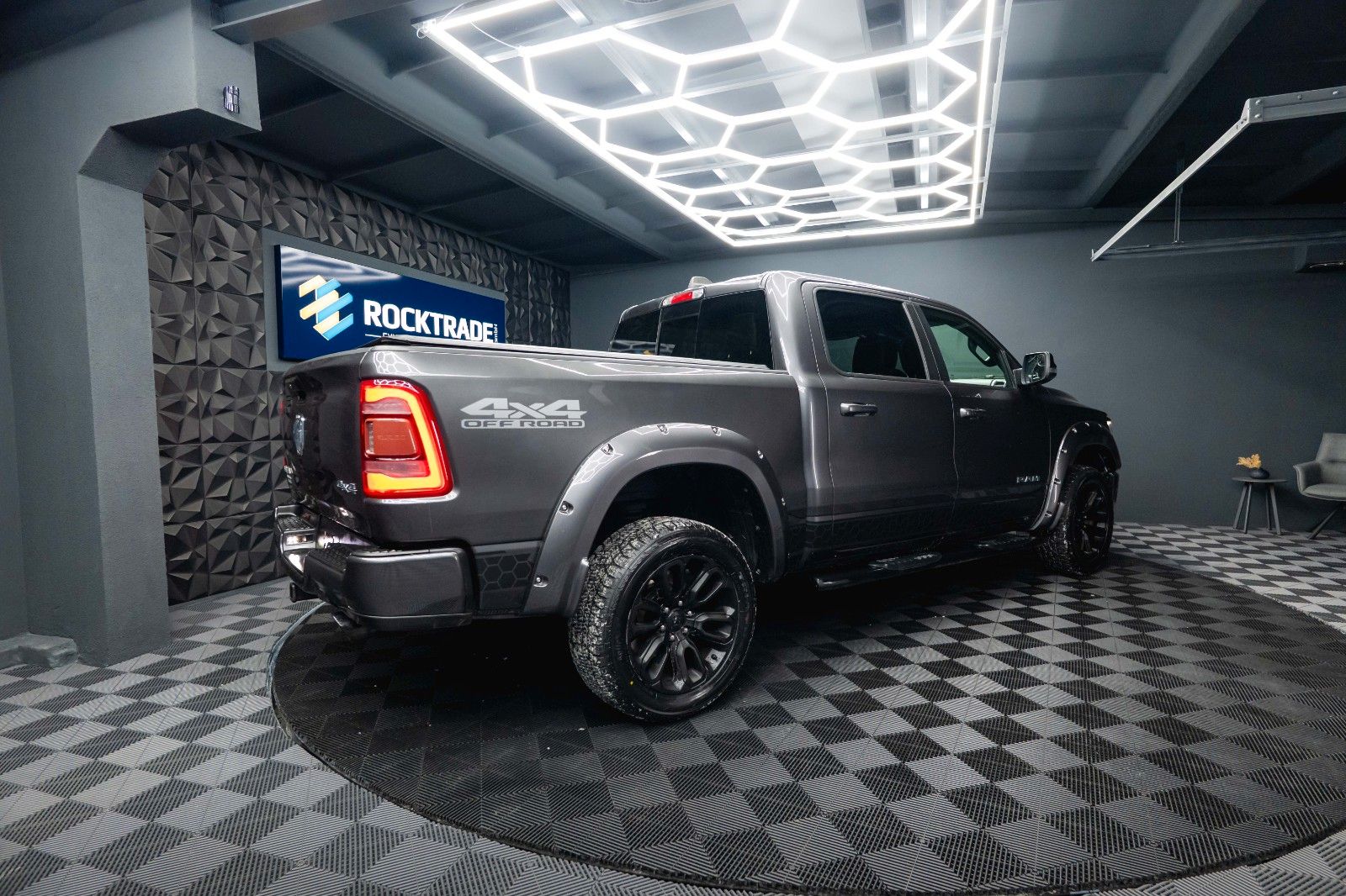 Fahrzeugabbildung Dodge RAM 5.7 V8 HEMI 4x4 LARAMIE Offroad AxleLock 19%