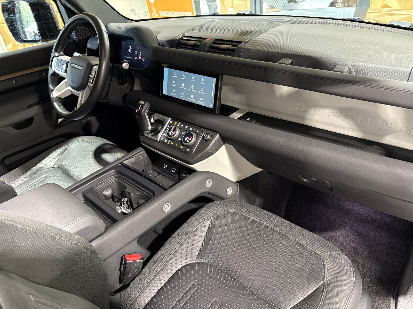 Fahrzeugabbildung Land Rover Defender 110 S/360°/NAVI/PANO/APPLE/ACC/SHZ